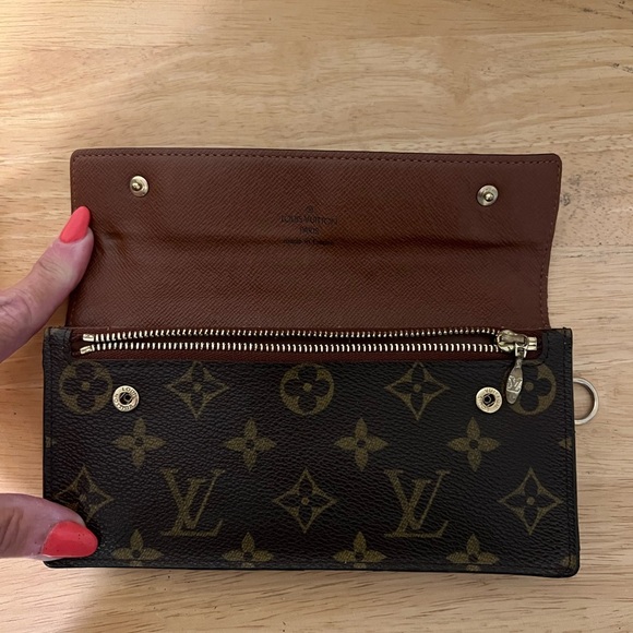 LV Accordion Long Bifold Wallet. - Picture 6 of 14